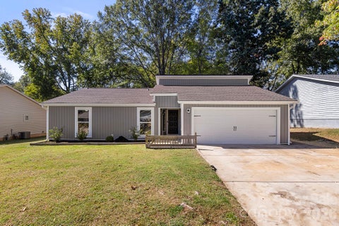 Photo of 7607 Eastbourne Road, Charlotte, NC 28227 (MLS # 4435055)
