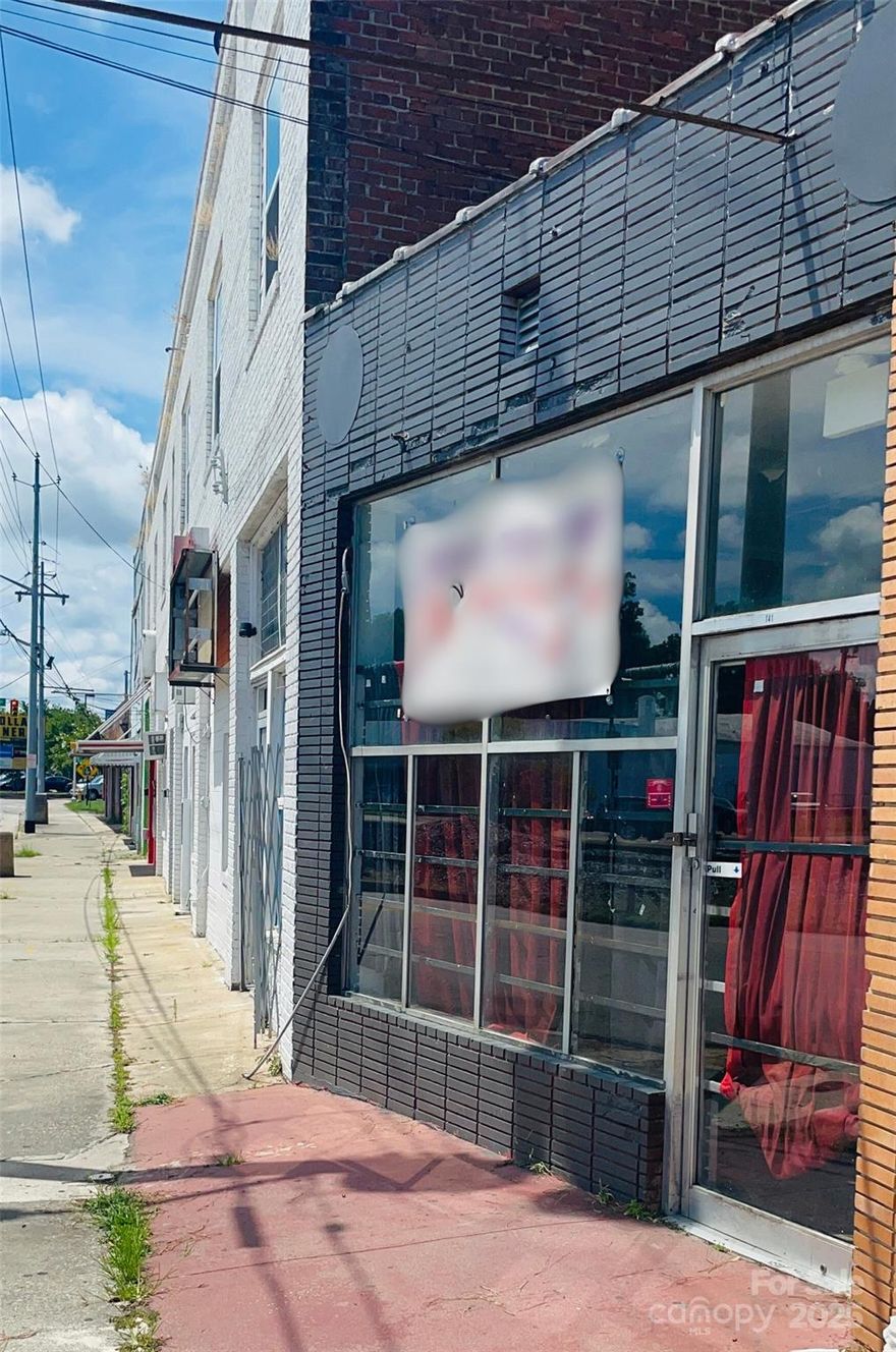 Discover the potential of this prime commercial property located at 141 Boulevard St, nestled in the heart of Orangeburg's vibrant downtown district. With its high visibility, this space offers endless possibilities for entrepreneurs and investors alike.
Previously utilized as a retail storefront, the property features a spacious open floor plan, large display windows, and a versatile layout suitable for various business ventures. The interior provides a blank canvas, allowing for customization to fit your specific needs.
Positioned just steps away from local shops, restaurants, and cultural attractions, this location benefits from consistent foot traffic and a strong sense of community. Whether you're looking to establish a new business or expand an existing one, 141 Boulevard St offers the visibility and accessibility essential for success.

Please verify all information deemed important, including but not limited to square footage, schools, and zoning.