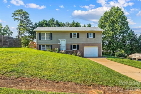Photo of 4405 Landing Court, Hickory, NC 28602 (MLS # 4409127)