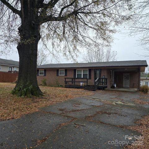 Photo of 1196 Carolyn Drive, Albemarle, NC 28001 (MLS # 4327060)