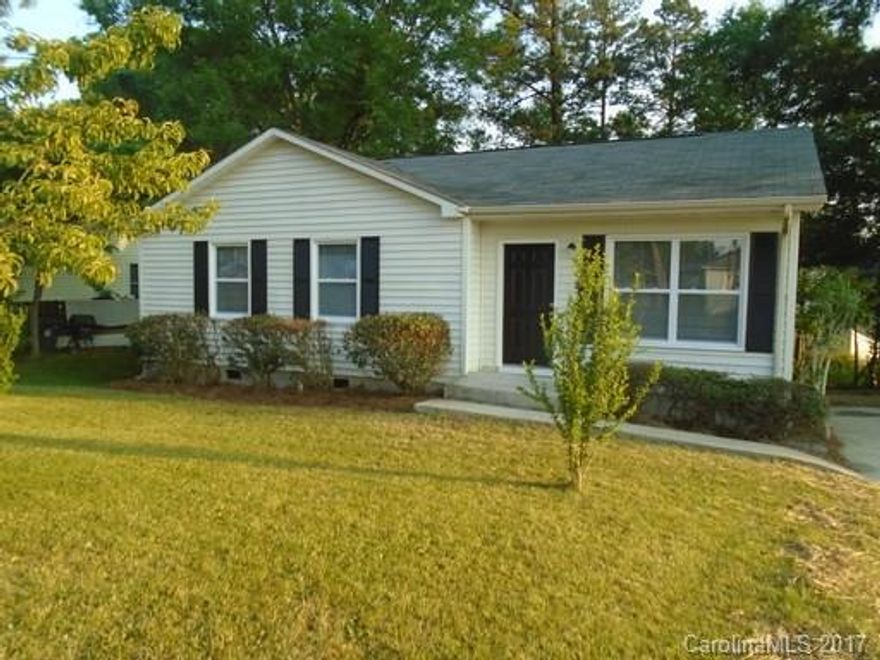 Great Location! Minutes from Uptown, I-77, shopping, dining and more. This cute 3 bed, 1 bath home located in Huntersville is move-in ready! Property boasts spacious living room area with quaint kitchen and plenty of cabinet space. Three large bedrooms offer plenty of comfortable living space. Large back yard is perfect for entertaining.