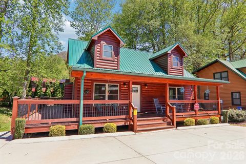 Photo of 589 Panoramic Loop, Maggie Valley, NC 28751 (MLS # 4372216)