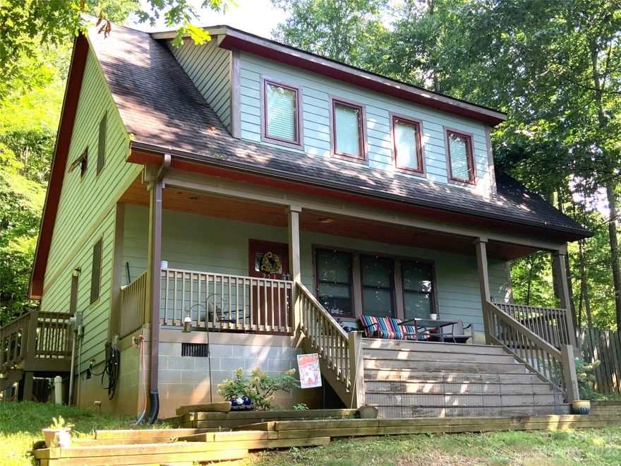 Adorable cap code in Addision Creek, just minutes from Fletcher Park, schools and shopping.  Great neighborhood convenient to Asheville and Hendersonville. Just minutes from the Asheville Airport.
This is a flag lot in the back of the neighborhood, very private and very quiet.