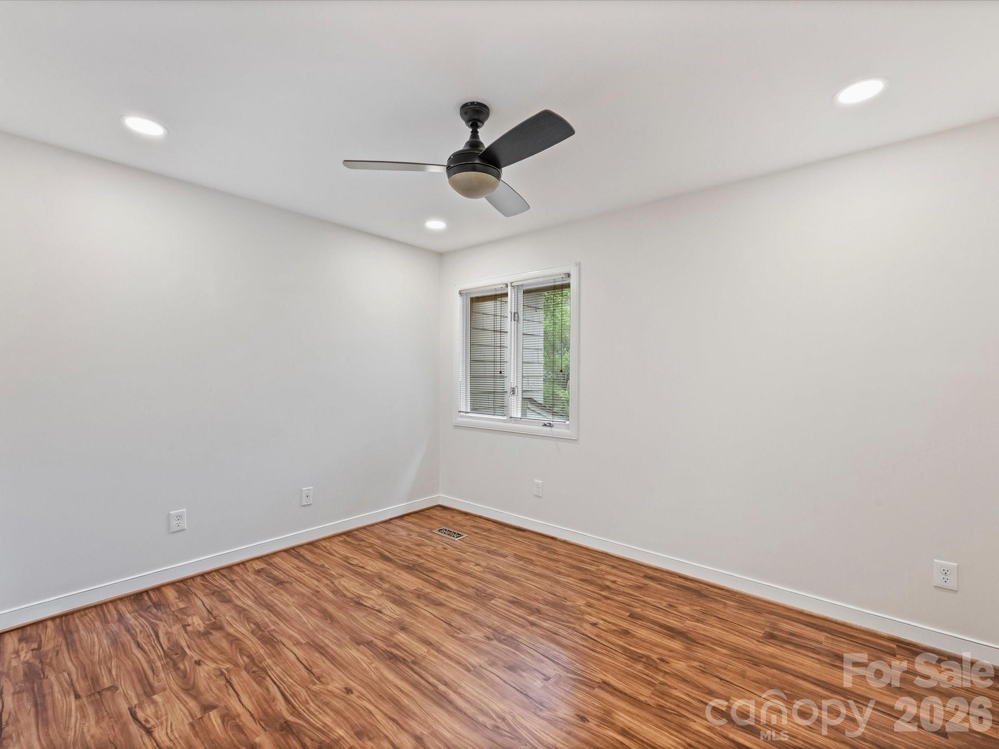 Sharon View Place - Residential