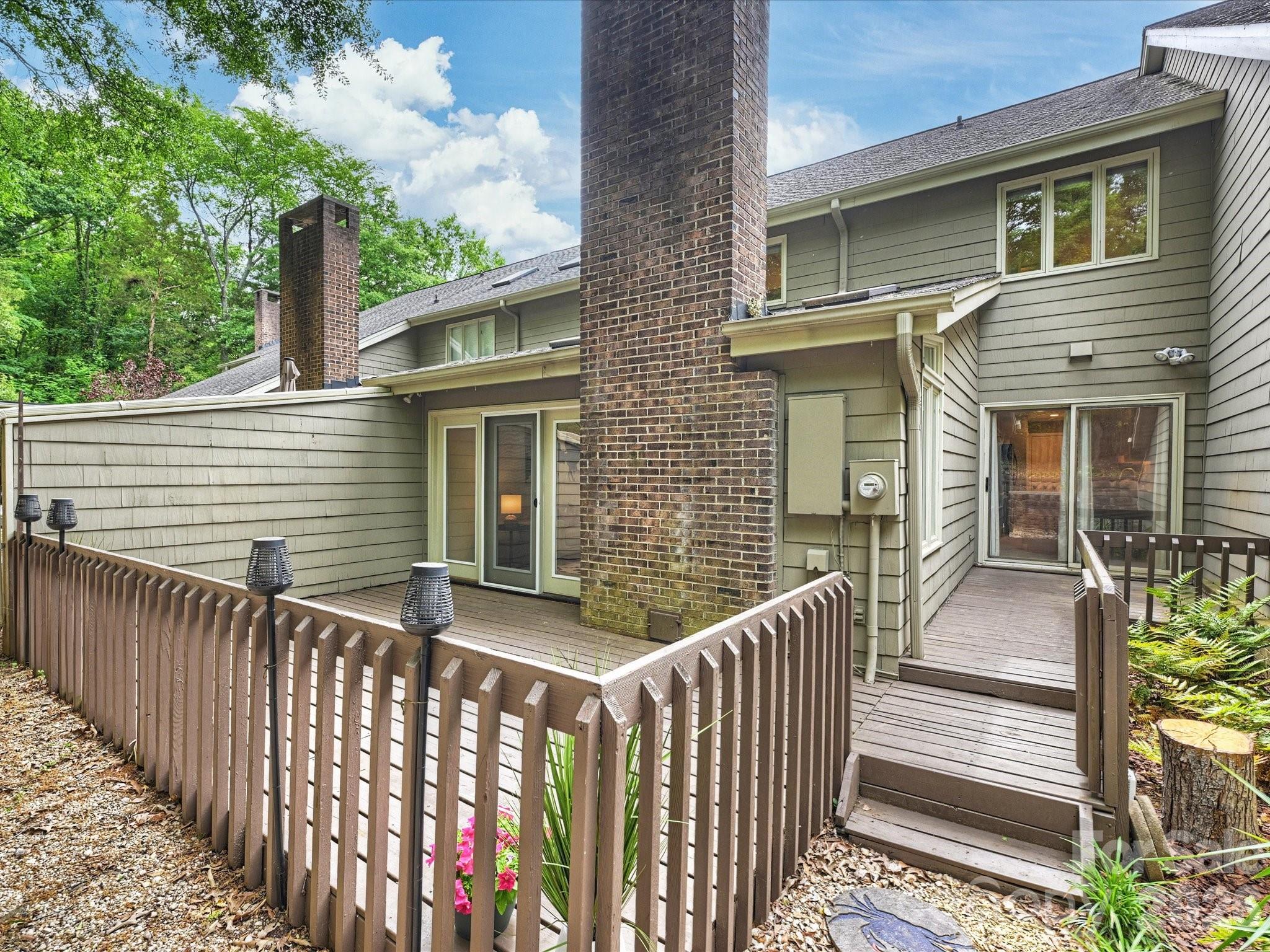 Sharon View Place - Residential