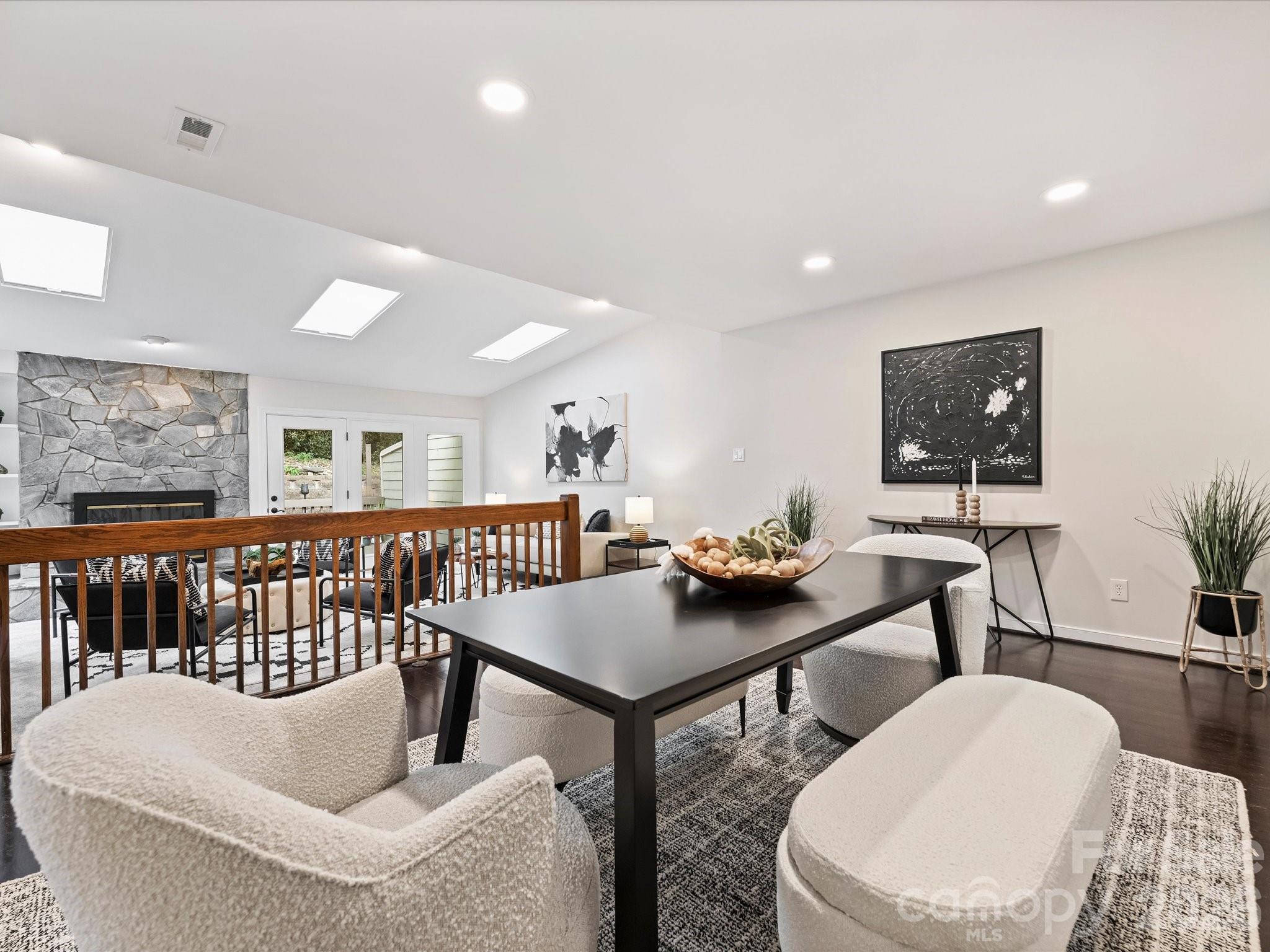 Sharon View Place - Residential