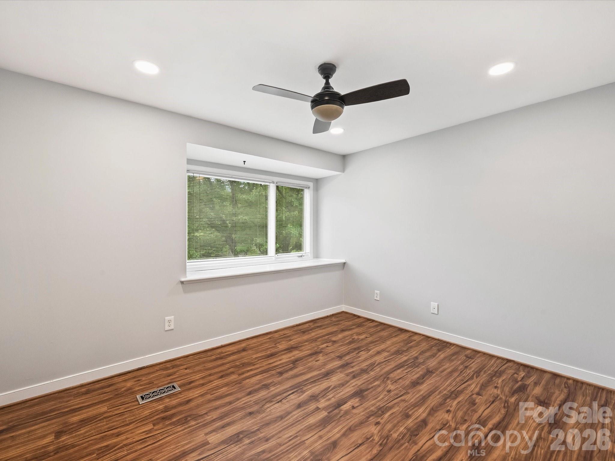 Sharon View Place - Residential
