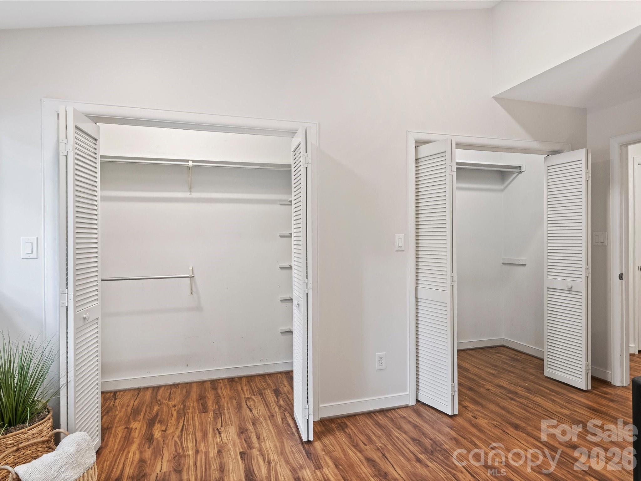 Sharon View Place - Residential