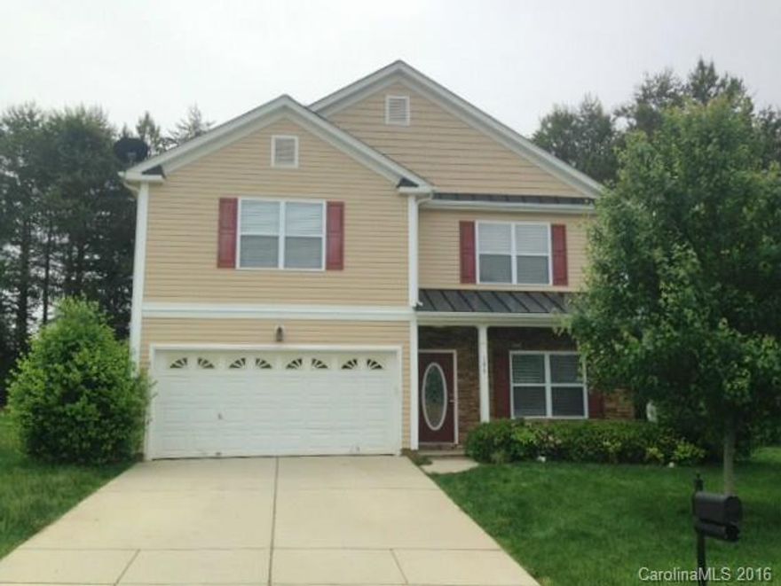 2-story home For Rent in the popular Greene Croft community! Main level has Great Room with fireplace, Formal Dining, Half Bath, open Kitchen with Breakfast and Laundry with Washer/Dryer. Upper level has Loft/Office and 3 large Bedrooms including Master with garden tub and walk-in closet. Enjoy the Front Covered Porch and rear Patio overlooking a wooded backyard. Community has playground and convenient Mooresville location near downtown. No Smoking & Pets negotiable with non-refundable pet fee.