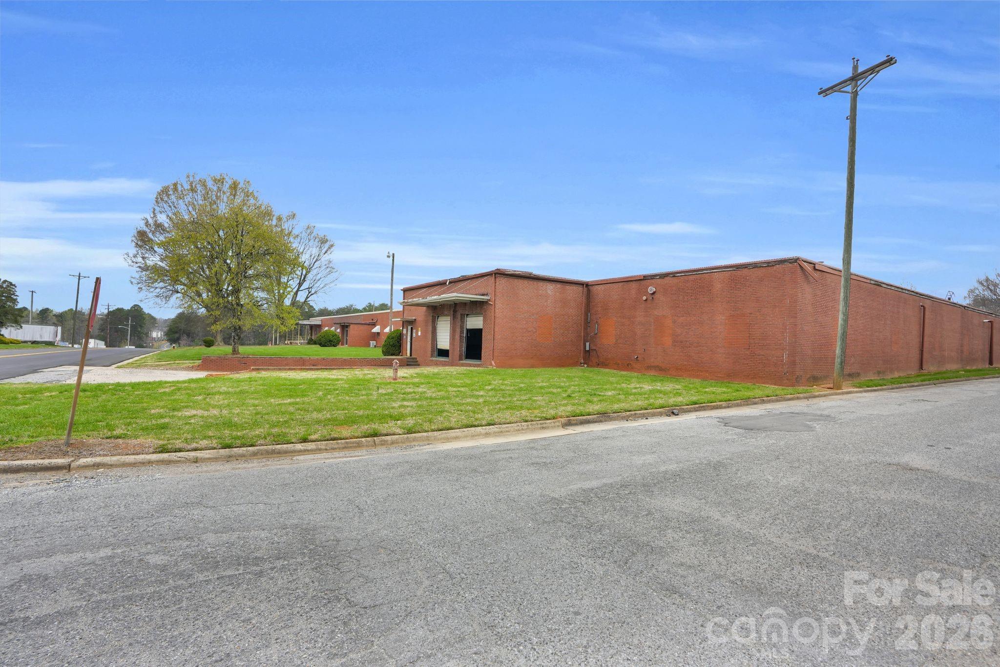 900 W Academy Street