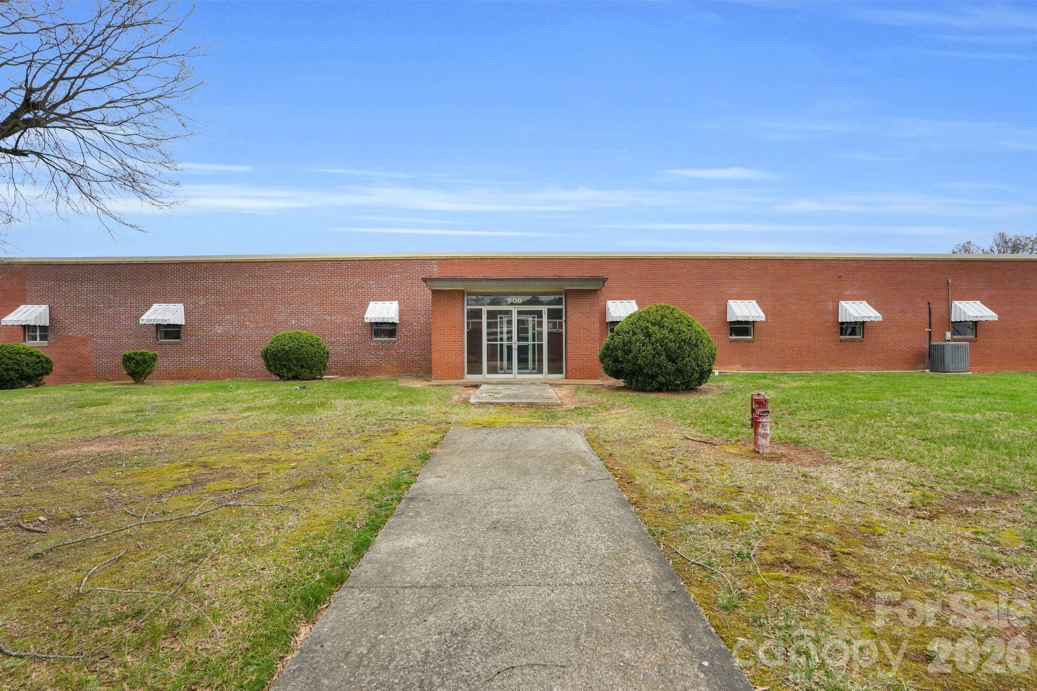 900 W Academy Street