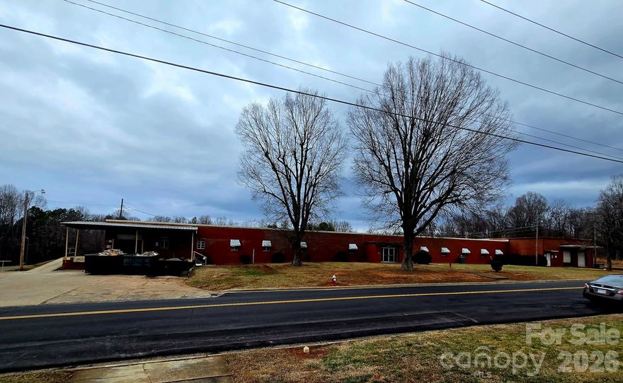 ---Over 75,000 square feet on nearly 10 acres ---Proximity to International Airport (33 miles) ---Parking for 125 vehicles ---Multiple Docking Bays ---2 Separate Office Entrances ---4 Large Bathrooms ---New Roof and Updated Sprinkler System.
Industrial Space for Manufacturing/Warehouse/Office with plenty of water, heavy electric. Approximately 1 mile from Hwy 150, Hwy 274, and Hwy 279. Easy access to Hwy 321 (10 miles), Interstate 85 (16 miles) and Interstate 40 (30 miles). Convenient to Multiple Regional Airports and 33 miles to Charlotte Douglas International Airport. Attached property is also available for sale from a different seller and brokerage. Inquire for details if multiple buildings/acreage are needed. Updated photos, plus professional measurements will be available soon.
Could be used as one unit or broken up into multiple leasable warehouses. Could be used by a company that may have multiple divisions that could operate under one roof with separate office space. Blank canvas waiting for custom design to suit your needs. Plenty of space for storage or future growth.
Seller is willing to provide custom upfits with appropriate offer.