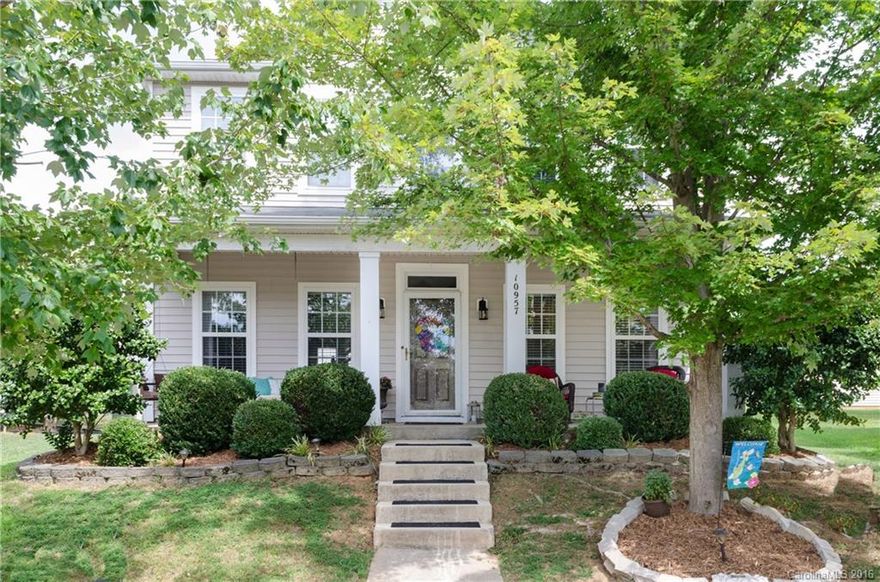 Charming Charleston Style home/Park Setting!Fantastic Open Floor-plan,w/Kitchen,Breakfast & Great Room. Kitchen has HUGE Bar & NEW SS Double Oven Range! Dining room for Entertaining! Up-Stairs HUGE Guest Bedrooms 1 w/walk-in Closet!Master Bedroom is LARGE w/His-Hers Closets,both walk-in!Master Bath w/Garden Tub,Linen Closet & Separate Shower!Outside,enjoy the Covered Front Porch w/Swing.Backyard LARGE Flat Lot, Detach 2 car garage w/Storage!Close to Lake Norman & Birkdale for Shopping & Dining!
