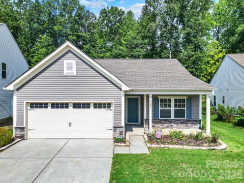 Photo of 5121 Saddleback Drive, Mount Holly, NC 28120 (MLS # 4421137)