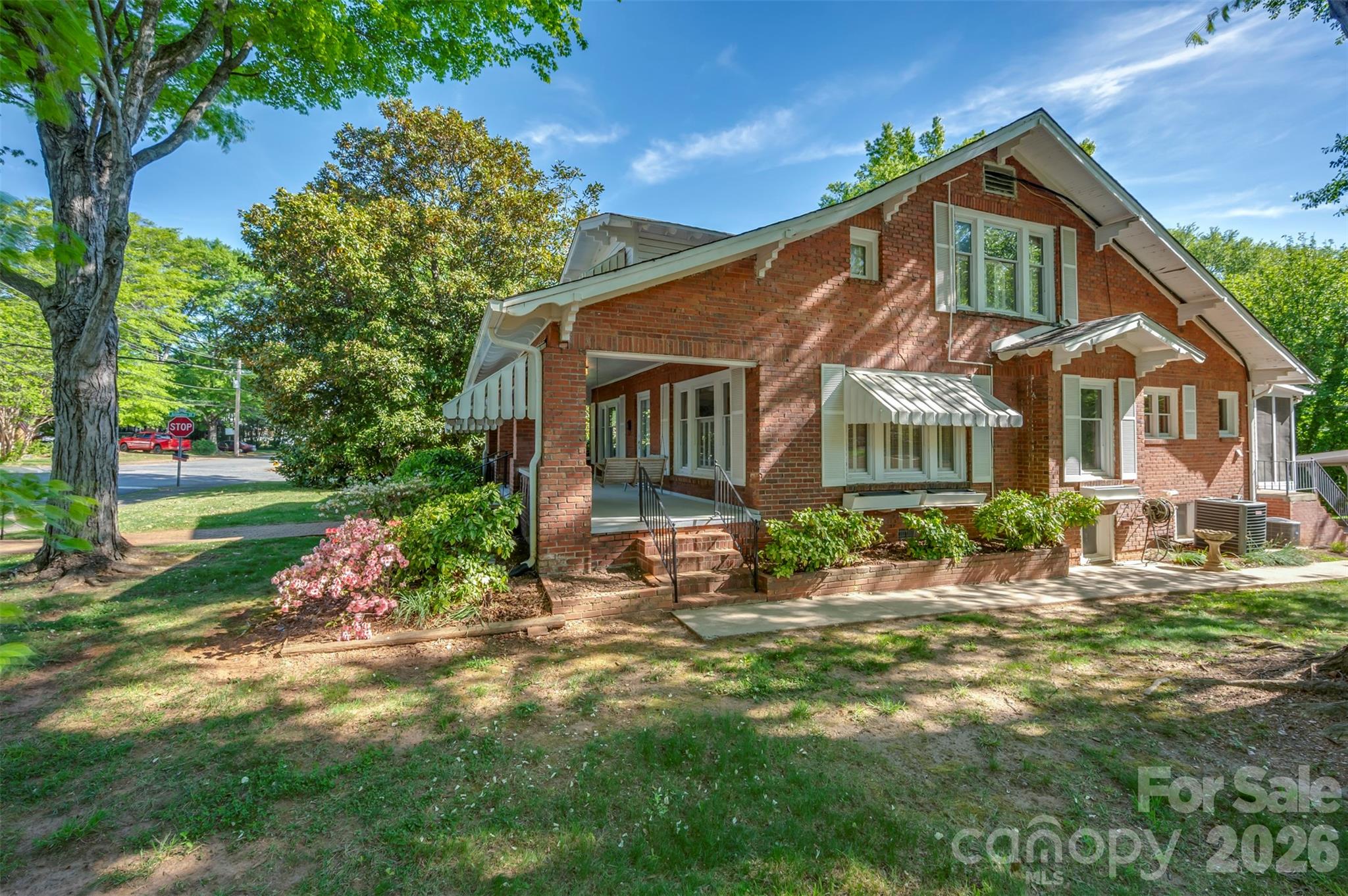 151 S Magnolia Street