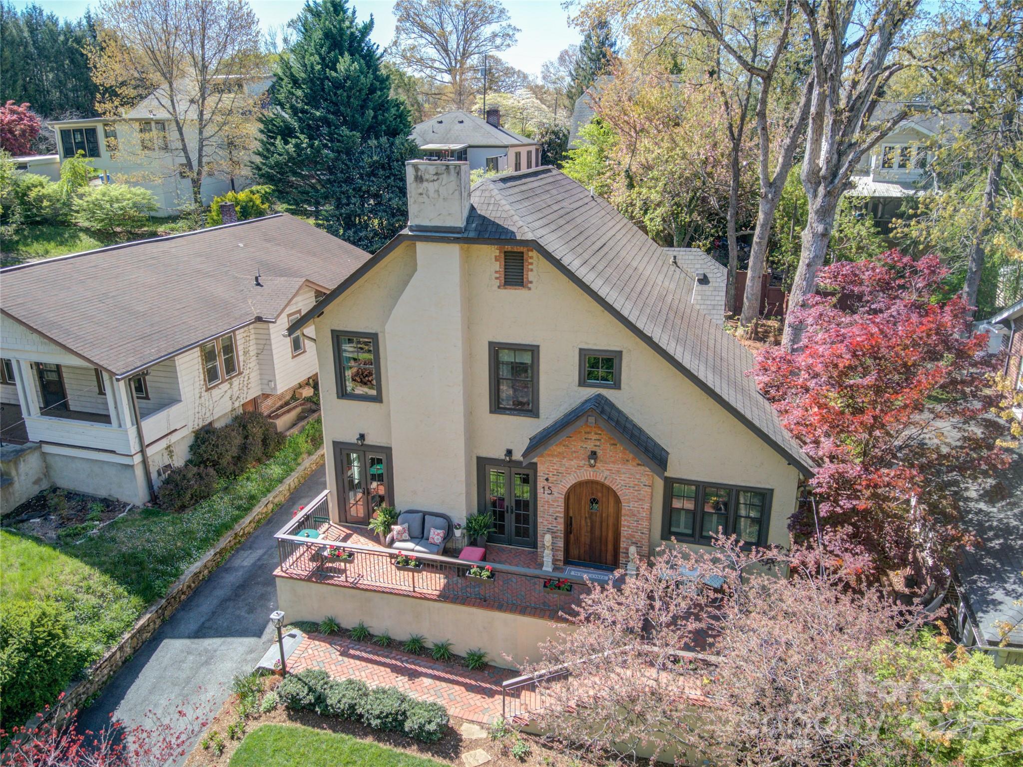15 Warwick Road