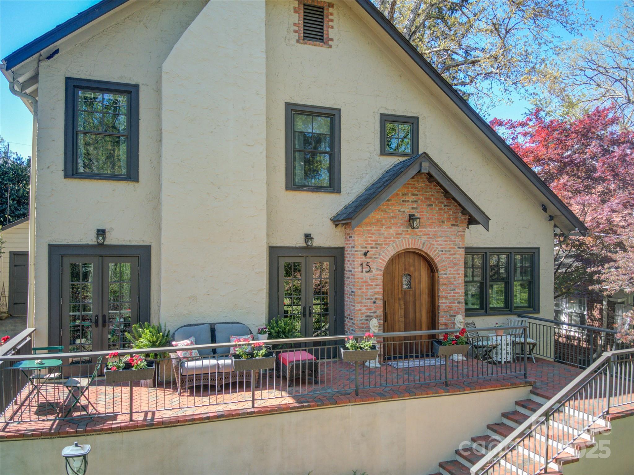 15 Warwick Road