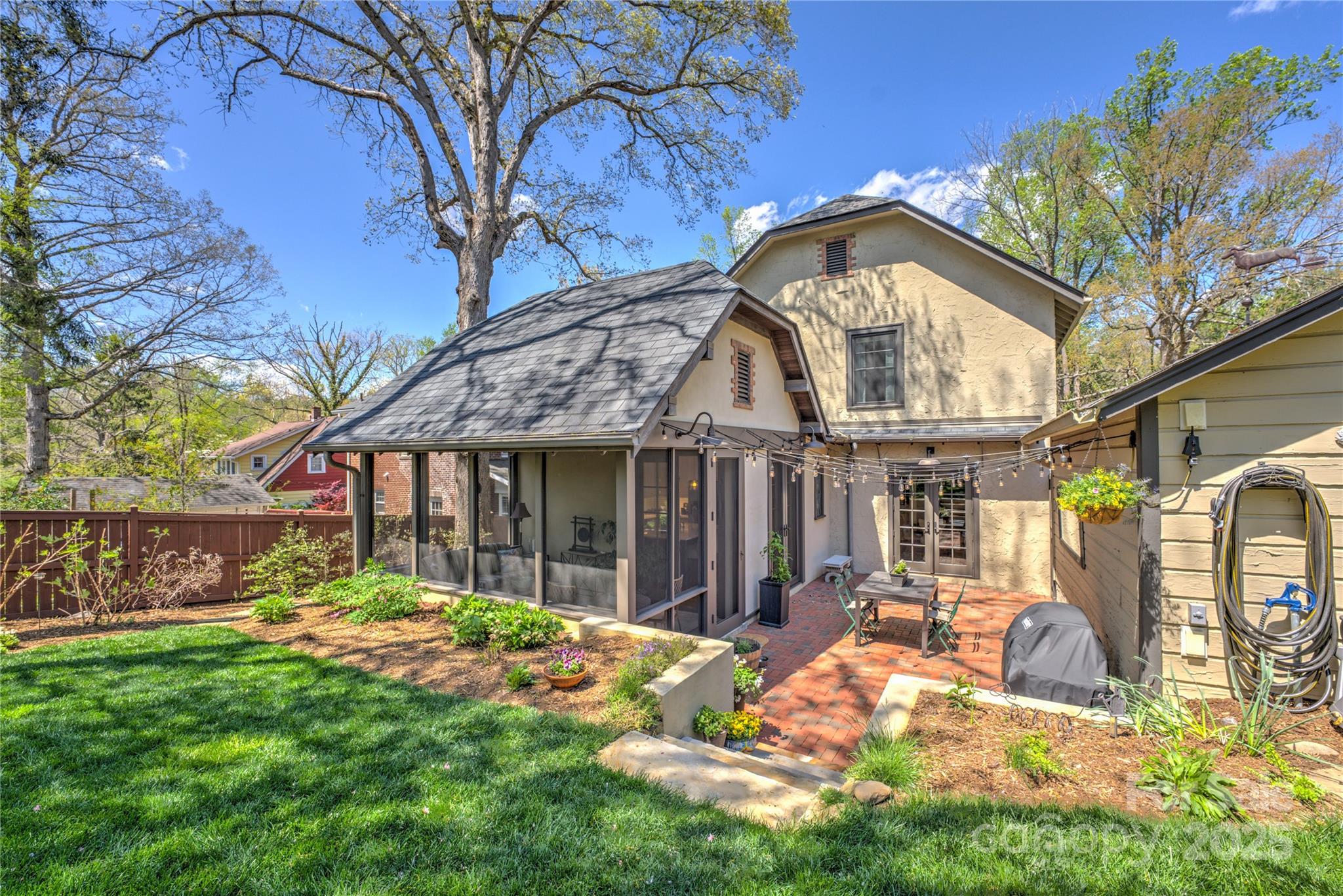 15 Warwick Road