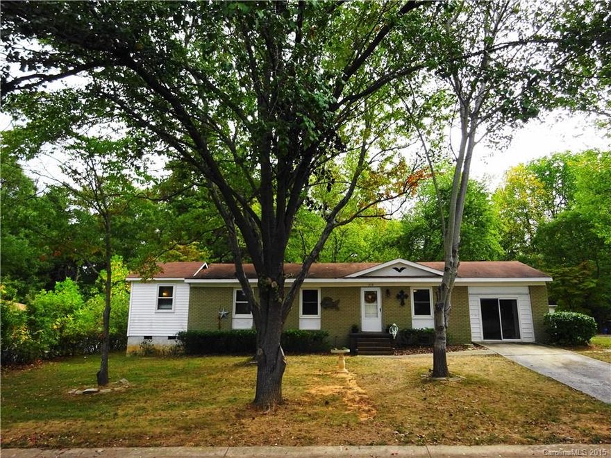 Great  Cul De Sac location in central Mooresville, 2 miles from Exit 35, minutes to downtown.  Wonderful entry level home, new mechanicals (HVAC, Handlers.), new water heater, new windows, newer roof, located on a double lot. All new bathrooms, Expansive yard, front and back; Oversize detached garage well suited for a workshop.Or converted into living space as additional Rental potential beyond main residence.  
Qualified  for NC First Time Home Buyer CREDIT & Up To $15000 DOWN PAYMENT Assist.