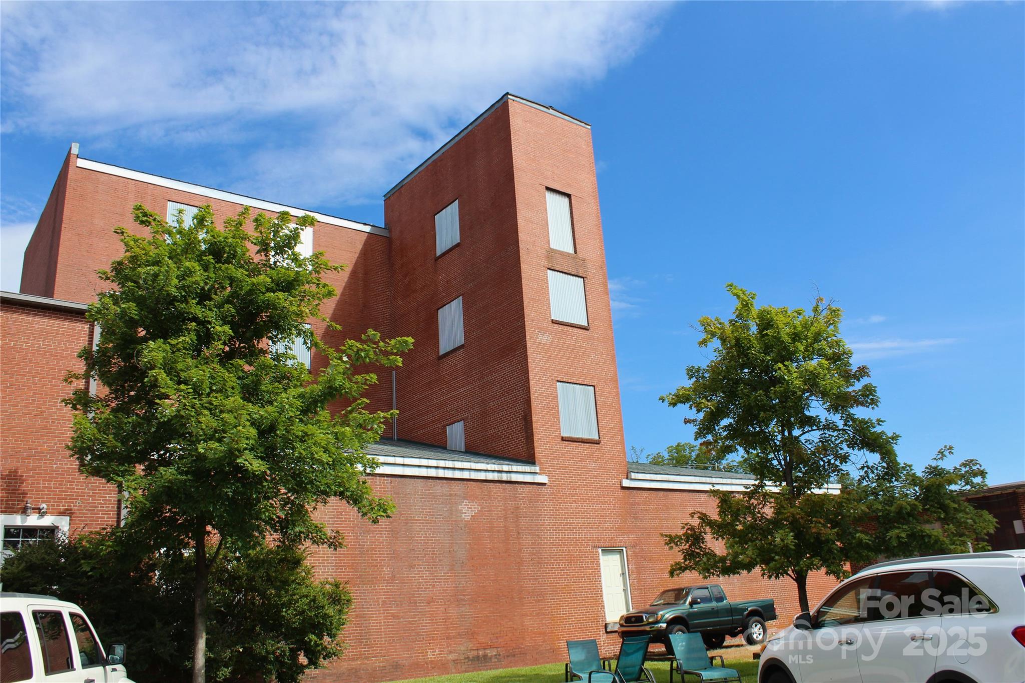 526 8th Street NE 2