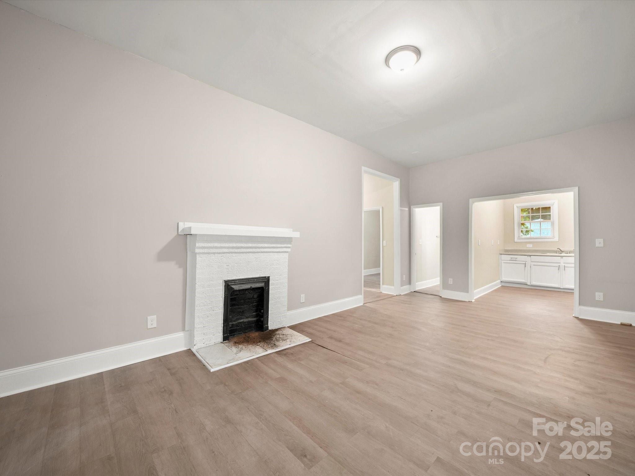 509 E Holly Street