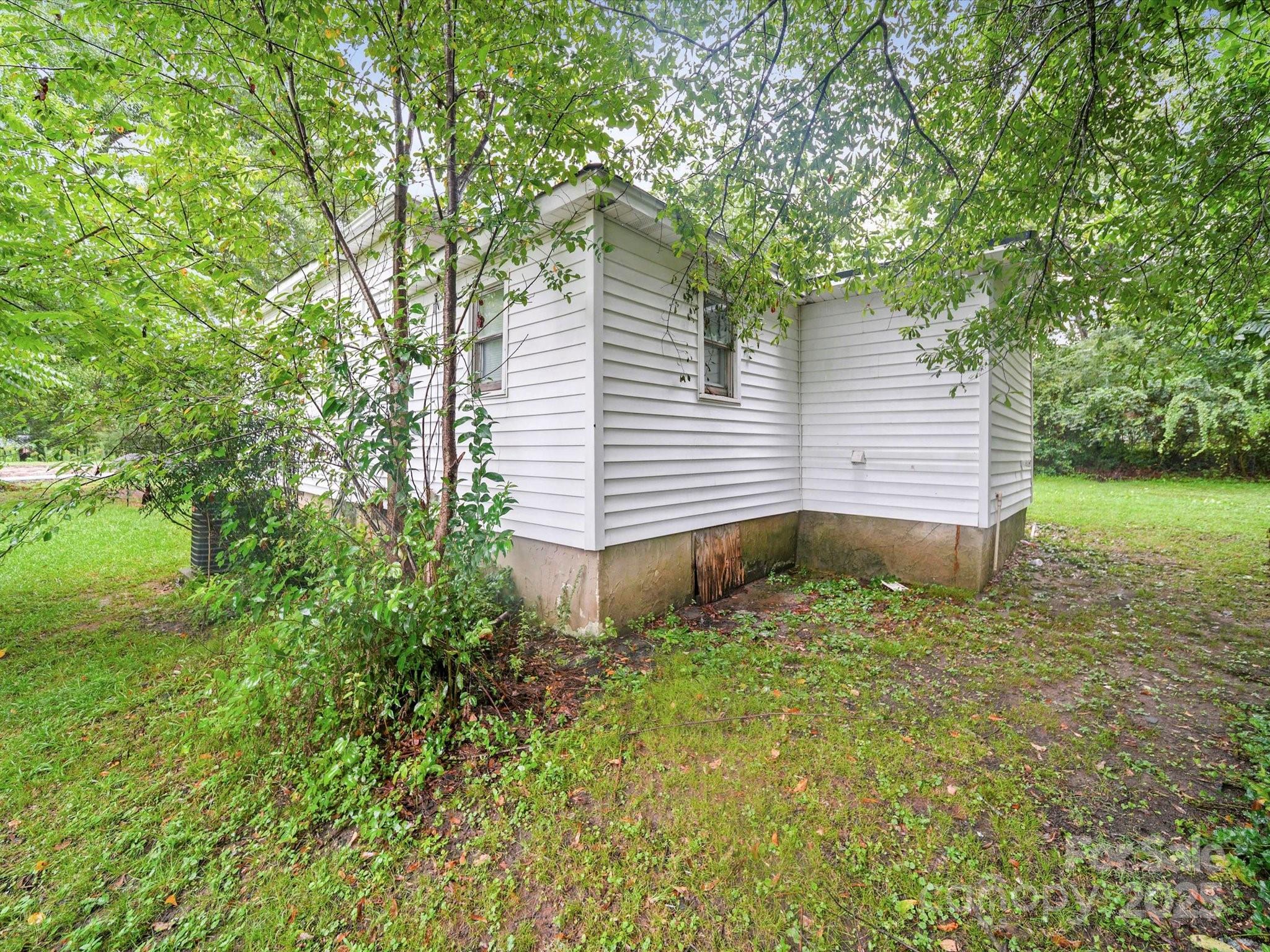509 E Holly Street