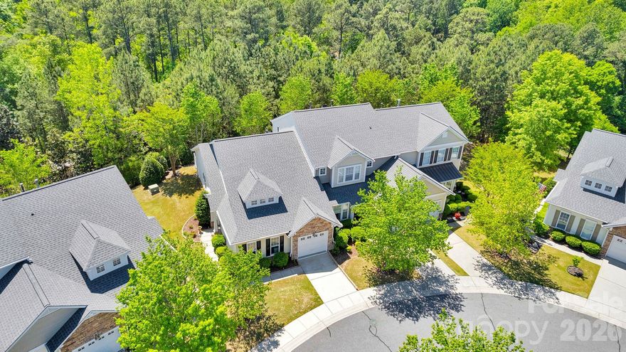 RARE OPPORTUNITY! If you’ve been hunting for that elusive one-story, end-unit lifestyle in Tega Cay, this is your finish line. 602 Pine Links Dr is the 'Unicorn' of Calloway—private backyard and zero stairs!
Because it’s an end unit, this home is flooded with natural light that highlights the stunning hardwoods and soaring 2-story ceilings in the great room. The layout is very efficienct: 2 spacious bedrooms and 2 full baths, including a primary suite with tray ceilings and a spa-like garden tub on main. The kitchen is a showstopper with granite countertops, and SS appliances, perfect for entertainment. 
You’re just a golf-cart ride away from Tega Cay’s legendary golf, pickleball, and Lake Life. One level, one neighbor, one call away. Act fast—this one won't last! Welcome to Tega Cay, SC.