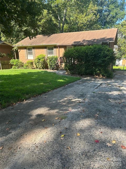 Photo of 4814 Hidden Valley Road, Charlotte, NC 28213 (MLS # 4293942) Photo of 4814 Hidden Valley Road, Charlotte, NC 28213 (MLS # 4293942)
