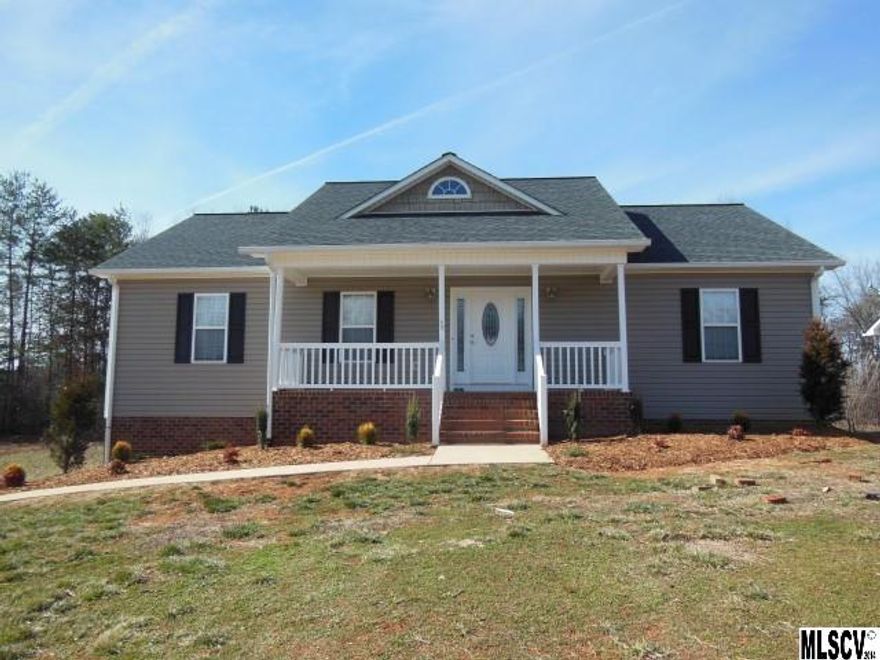 B'ful home in Deer Creek! Split bedroom plan. Very large master suite, bath with tile floor, dbl sinks, jetted tub and spacious shower. Walk-in closet. Great room has cathedral ceilings. Kitchen has large island with breakfast bar and lots of cabinets. Lower level has large den & recreation area. Relax on the 22 ft. front porch. Spacious back yard has sandy "beach area" for parties and entertaining. Kids will love it! Owners are ready to sell!