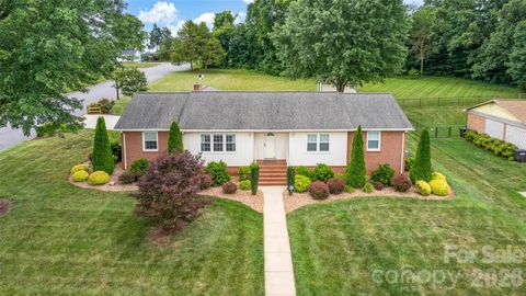 Photo of 1508 Mount Vernon Avenue, Statesville, NC 28677 (MLS # 4399623)