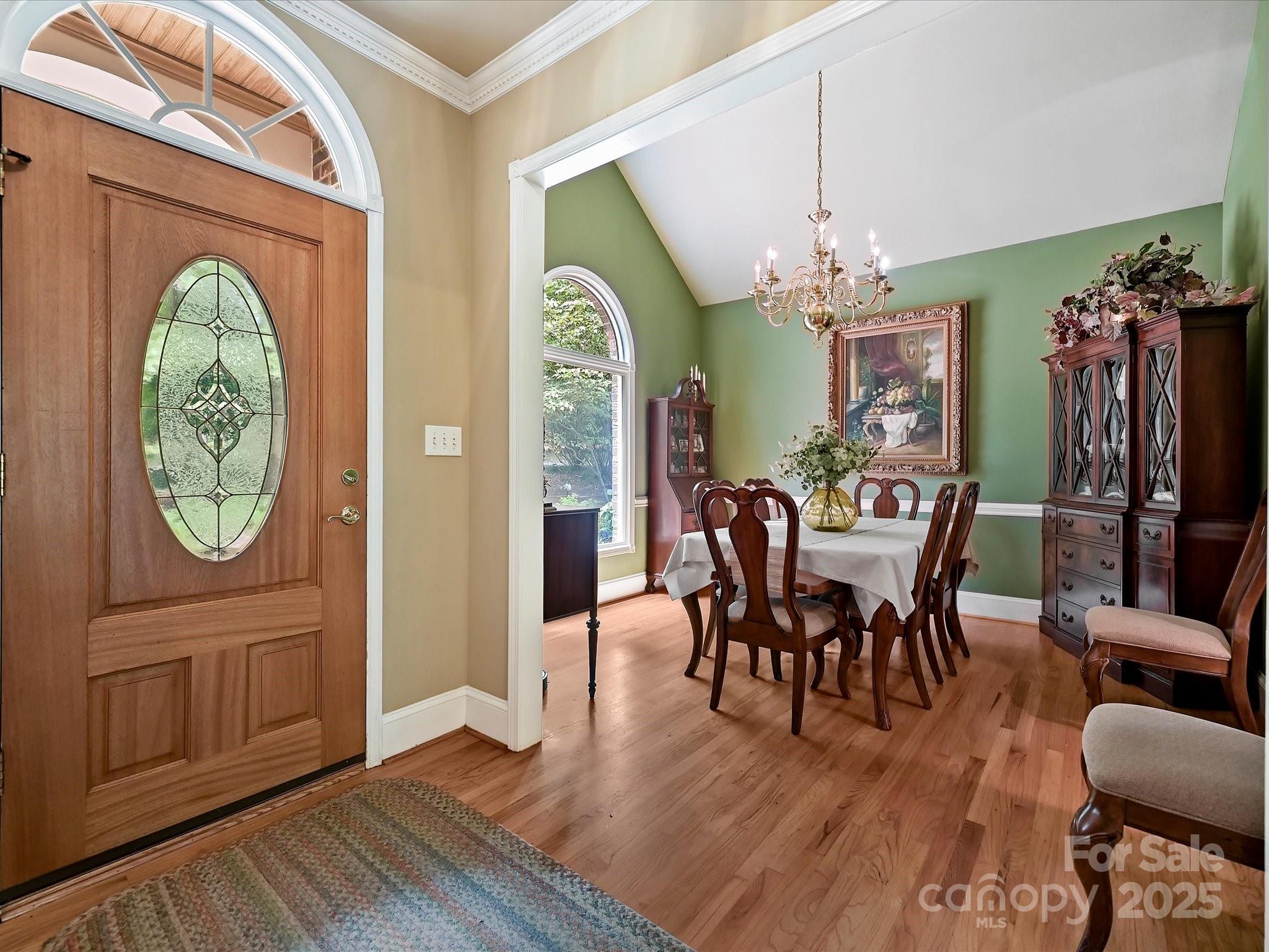 11902 Mountain Crest Circle