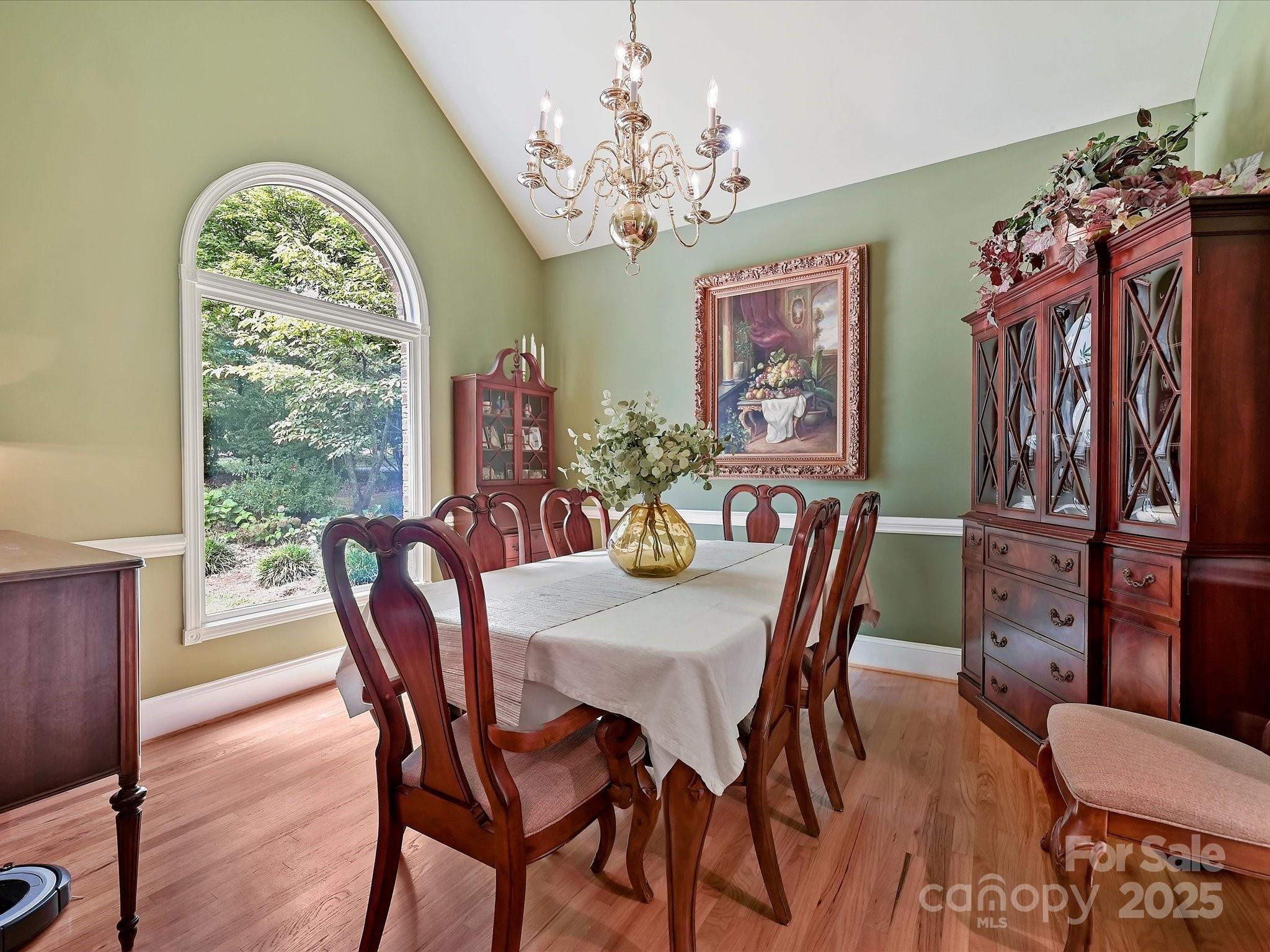 11902 Mountain Crest Circle