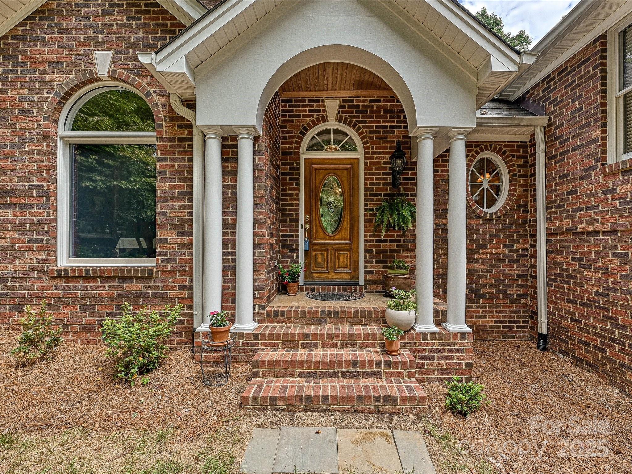 11902 Mountain Crest Circle