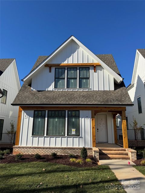 Photo of 610 Walnut Street, Davidson, NC 28036 (MLS # 4146370)