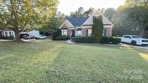 Photo of 4132 Belle Meade Circle, Belmont, NC 28012 (MLS # 4316007) Photo of 4132 Belle Meade Circle, Belmont, NC 28012 (MLS # 4316007)