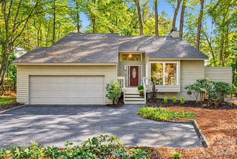 Photo of 4 Sandy Cove Road, Clover, SC 29710 (MLS # 4437826)