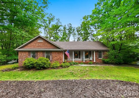 Photo of 104 Laurelwood Drive, Morganton, NC 28655 (MLS # 4387339)