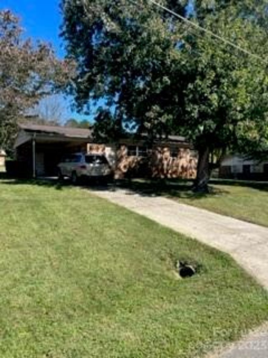 Great 3br, 1 ba home in Statesville.  Home has new lvt flooring, new bath, new light fixtures, etc.  Ready for immediate occupancy.