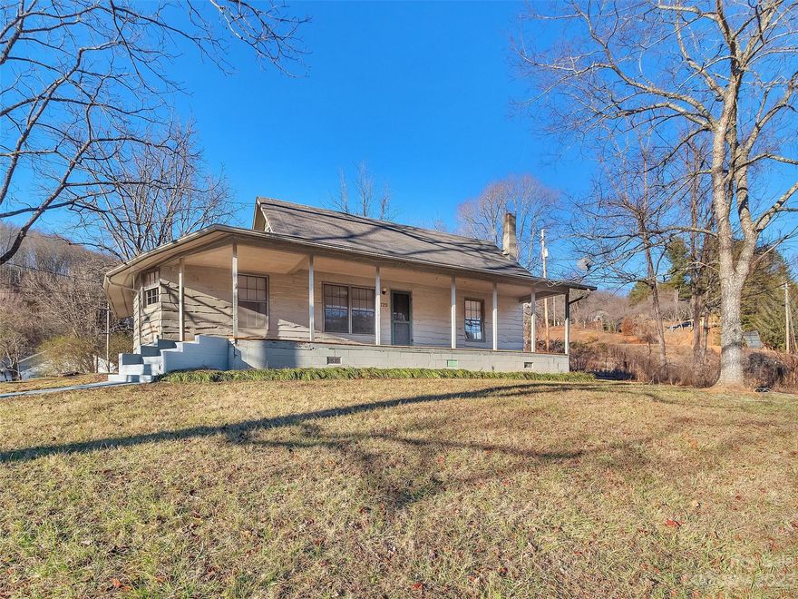 Starter home or investment, this one is ready for it's buyer. Conveniently located just minutes from downtown Sylva, hospital, and shopping. With the spacious layout of this 3/1 combined with year round accessibility, you can have your cabin and enjoy it, too.