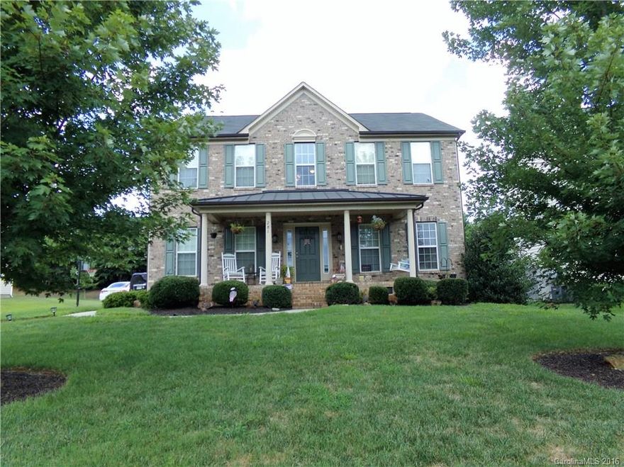 Spacious 5 bedroom, 2.5 bath home, with open floor plan in desirable Fallbrook neighborhood in the top rated Fort Mill School district.  Breezy front porch, side load garage, irrigation system and fenced backyard with large deck perfect for entertaining. New carpet and fresh paint throughout. Large upgraded kitchen with granite countertops, cherry cabinets, island, and tile floor. Neighborhood amenities include pool, playground, and clubhouse.