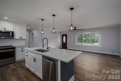 Photo of 203 Park Road, Mount Holly, NC 28120 (MLS # 4393694)