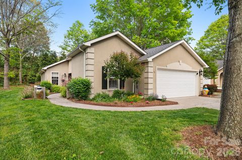 Photo of 75 Stonebridge Drive, Asheville, NC 28805 (MLS # 4372615)