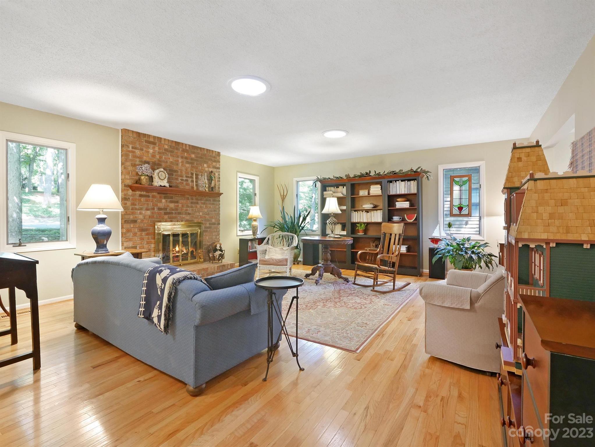 Hickory Hills - Residential