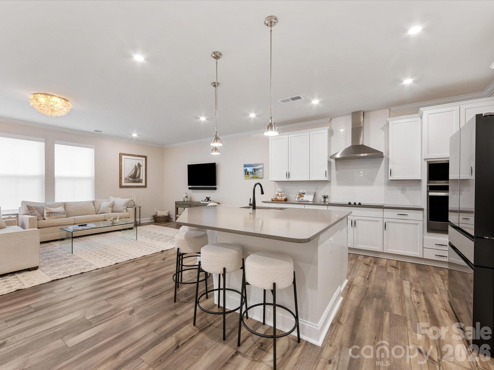 6033 Mariemont Circle