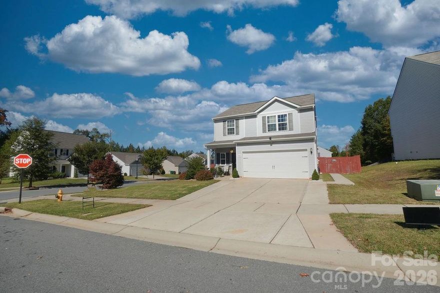 Schedule a tour today! This is a beautifully maintained home that perfectly combines comfort, style, and convenience. This corner lot residence invites you in with its warm curb appeal and thoughtfully designed spaces ideal for both relaxation and entertaining.
Step inside to discover a bright, open floor plan featuring spacious living areas, elegant flooring, and plenty of natural light throughout. The kitchen offers modern stainless-steel appliances, generous cabinetry, and a cozy breakfast nook that opens to the family room—perfect for gathering with loved ones.
The primary suite provides a peaceful retreat with an en-suite bath and ample closet space. Additional bedrooms are well-sized, offering flexibility for guests, a home office, or a growing family.