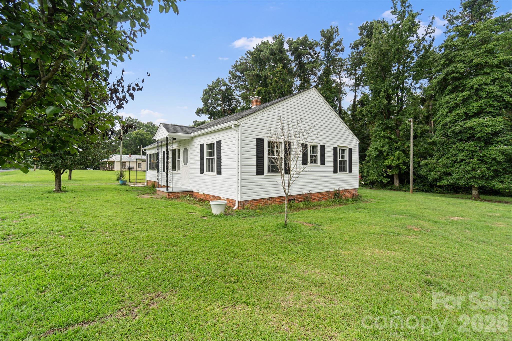 842 Moores Lake Road