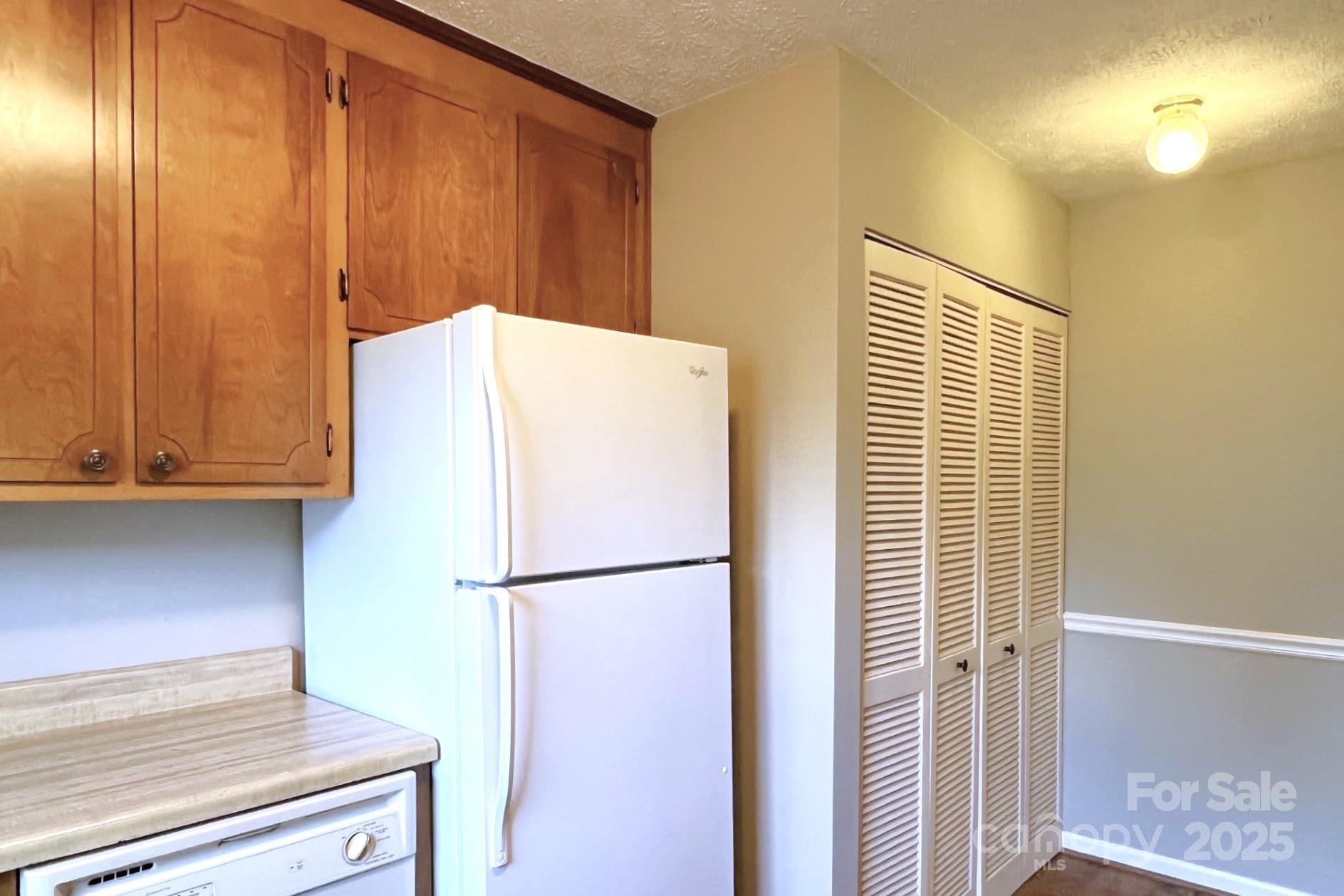 Colonial Manor - Residential