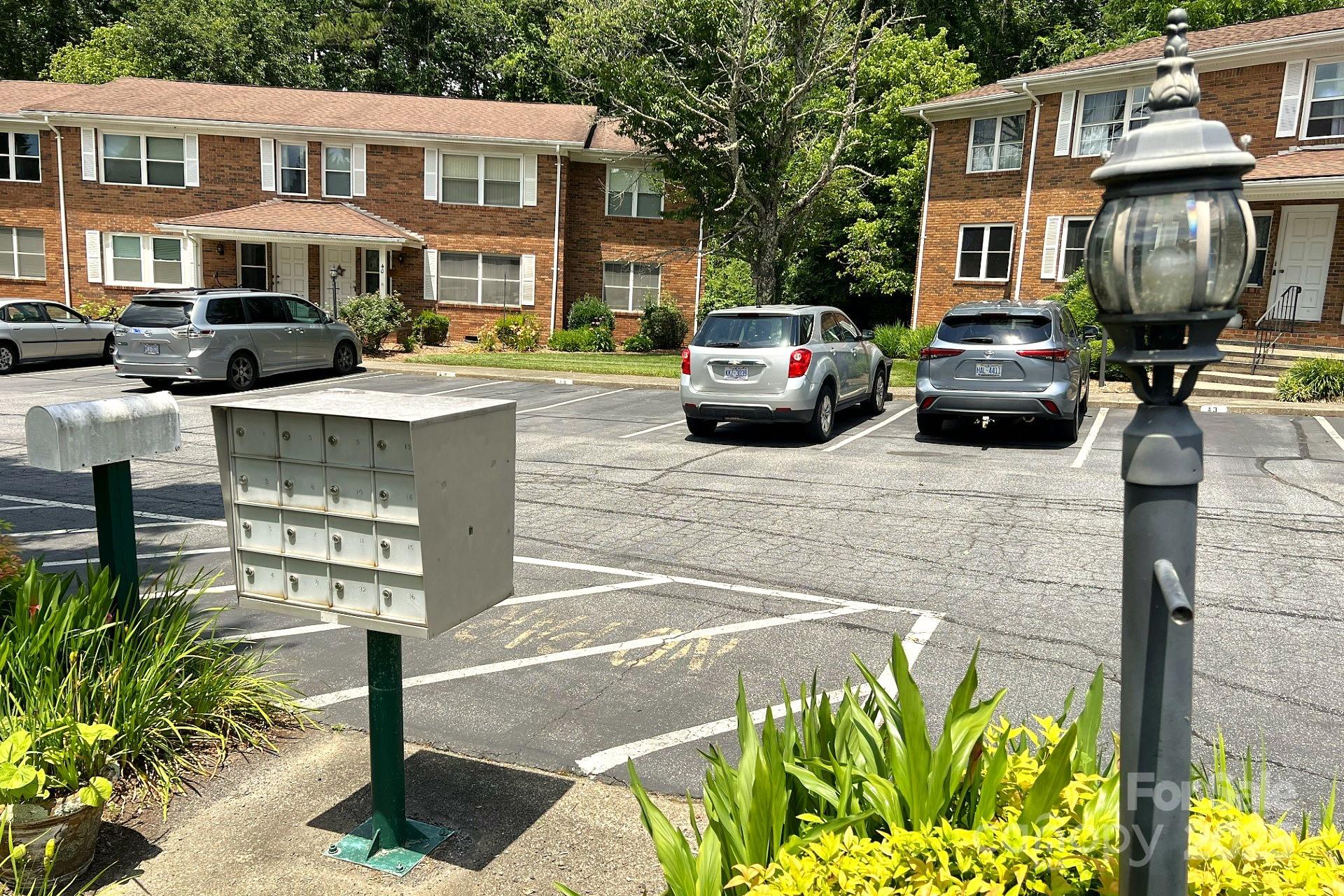 Colonial Manor - Residential