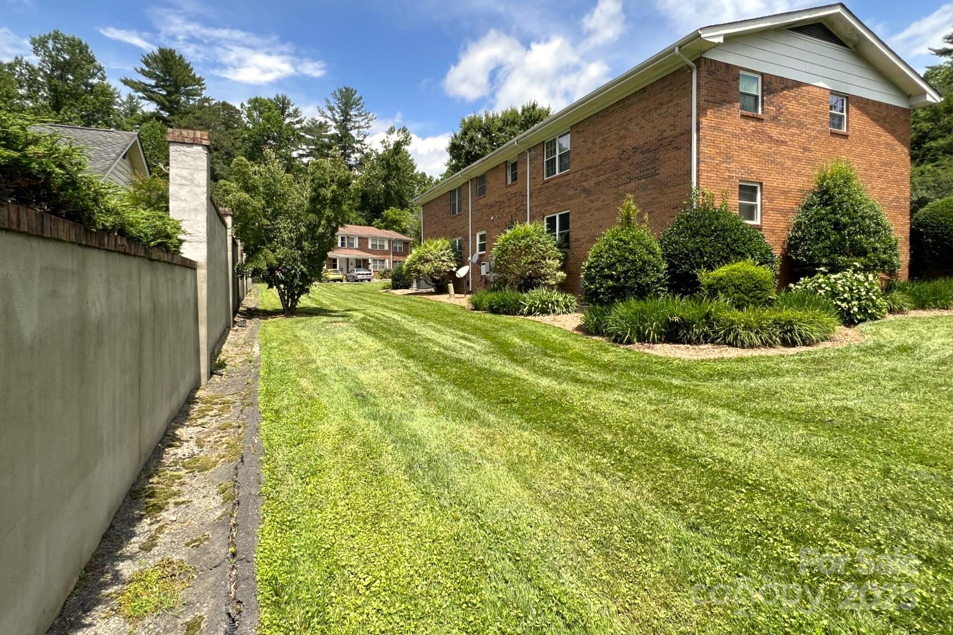 Colonial Manor - Residential