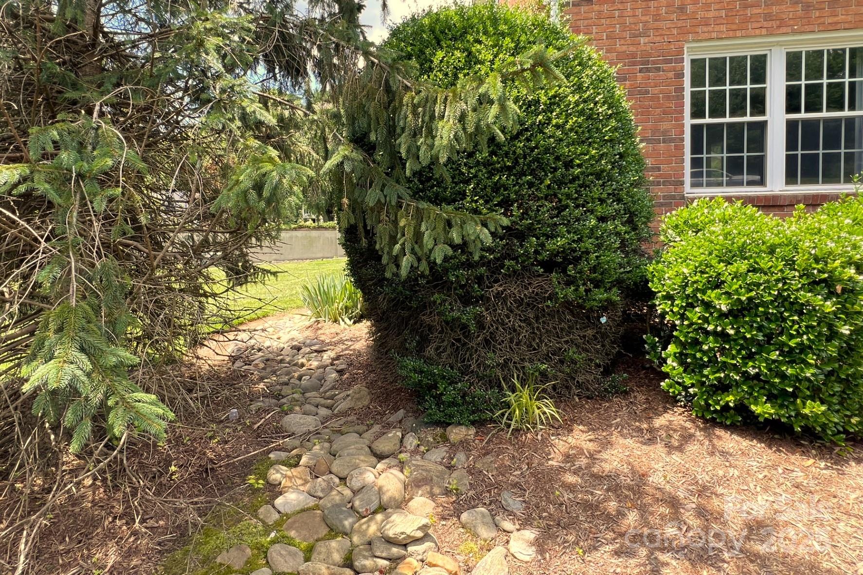 Colonial Manor - Residential